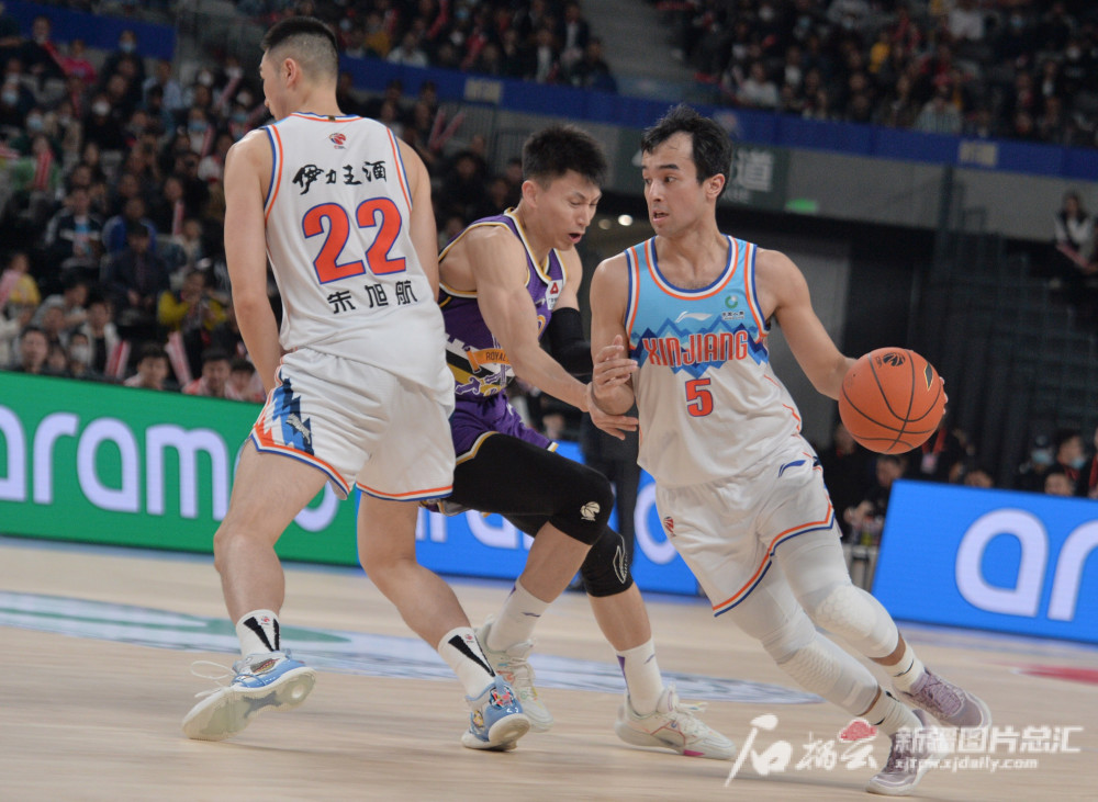 包含新疆男篮在主场大胜，发挥出色，全场震撼的词条