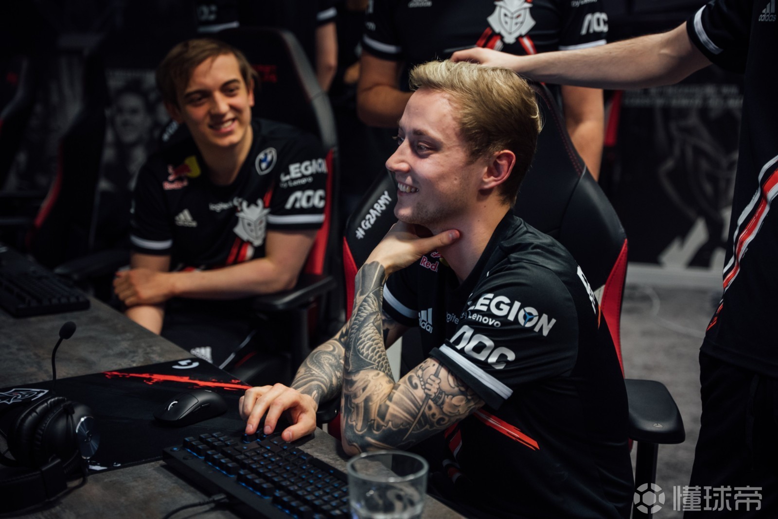 包含EG碾压HKA,Caps极限生还后反打峡谷大战全球总决赛,让粉丝疯狂欢呼的词条 包含EG碾压HKA,Caps极限生还后反打峡谷大战全球总决赛,让粉丝疯狂欢呼的词条