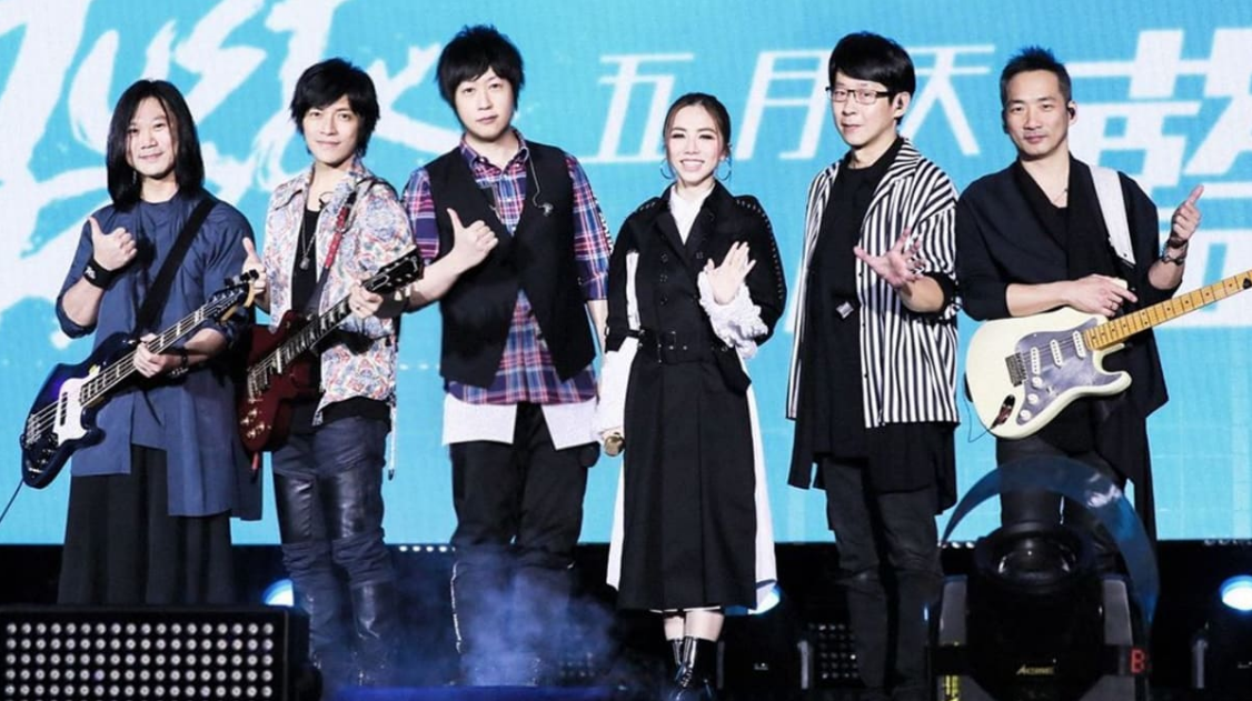 包含EG碾压HKA,Caps极限生还后反打峡谷大战全球总决赛,让粉丝疯狂欢呼的词条 包含EG碾压HKA,Caps极限生还后反打峡谷大战全球总决赛,让粉丝疯狂欢呼的词条