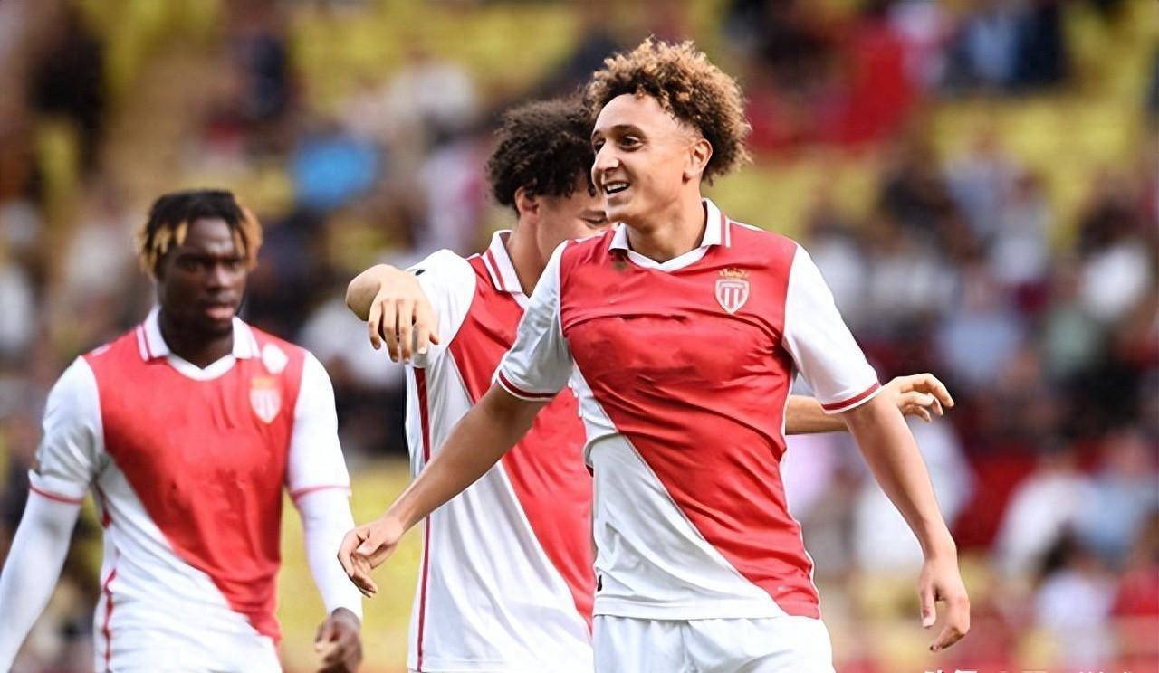 包含里尔队在法国足球比赛中表现出色，表现亮眼的词条