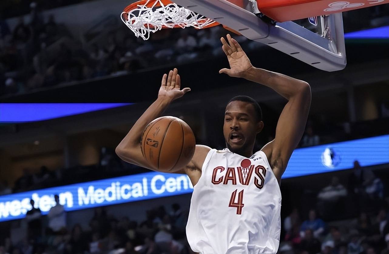 深圳队鏖战独行侠，米切尔统治全场