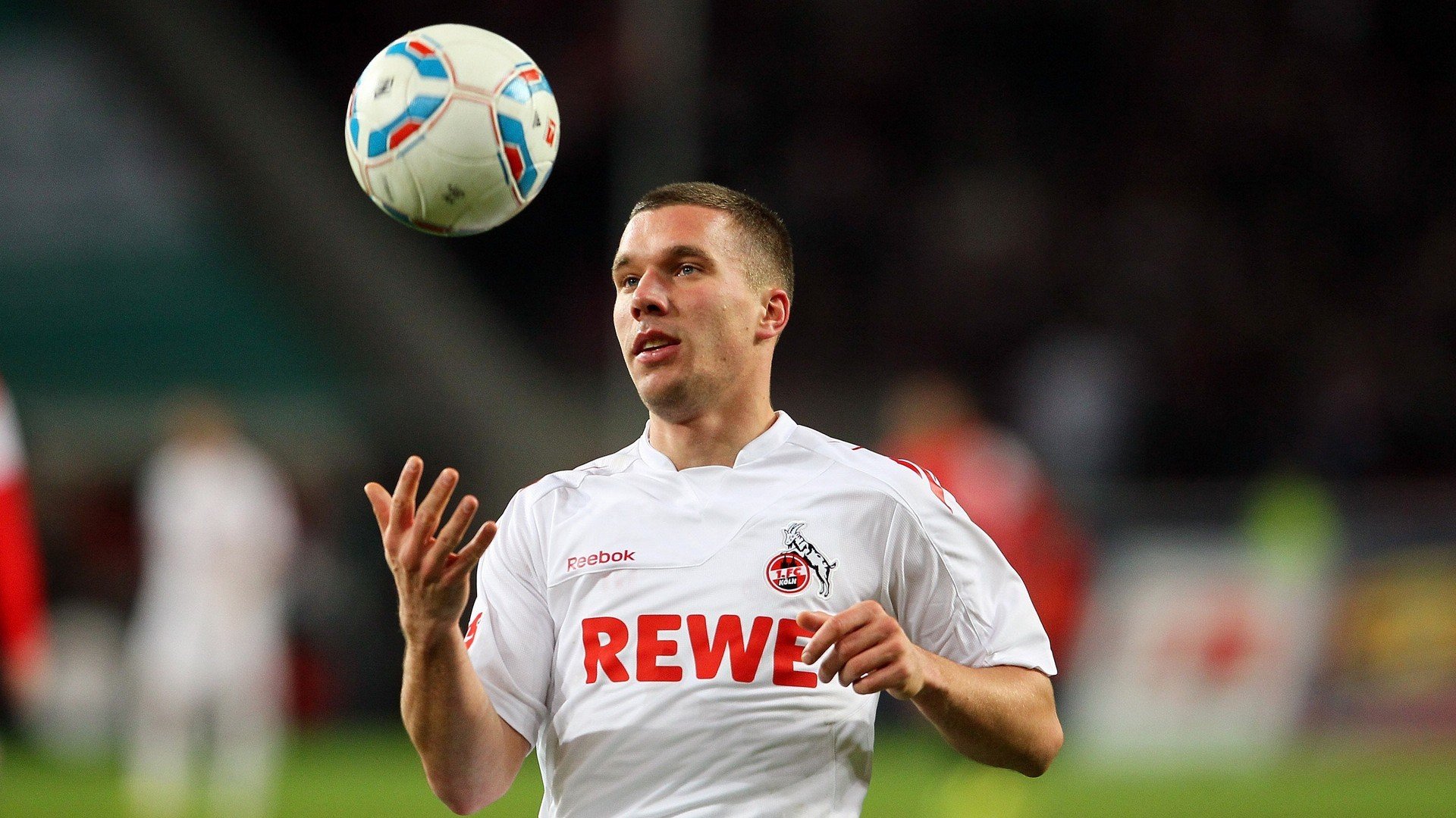 凌驾全场!比利时攻防铁幕碾碎埃及,本泽马化身全能战神诠释核心价值