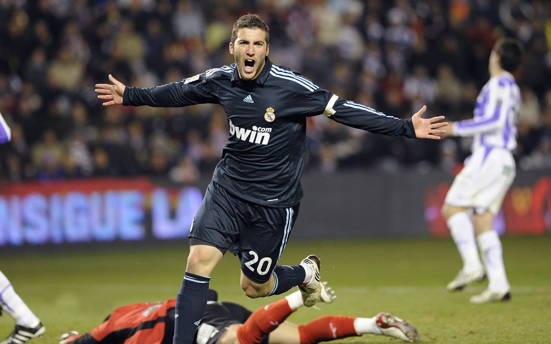 班凯罗轰下35+12！末节独砍15分统治攻防，深圳硬仗制胜展现冠军相